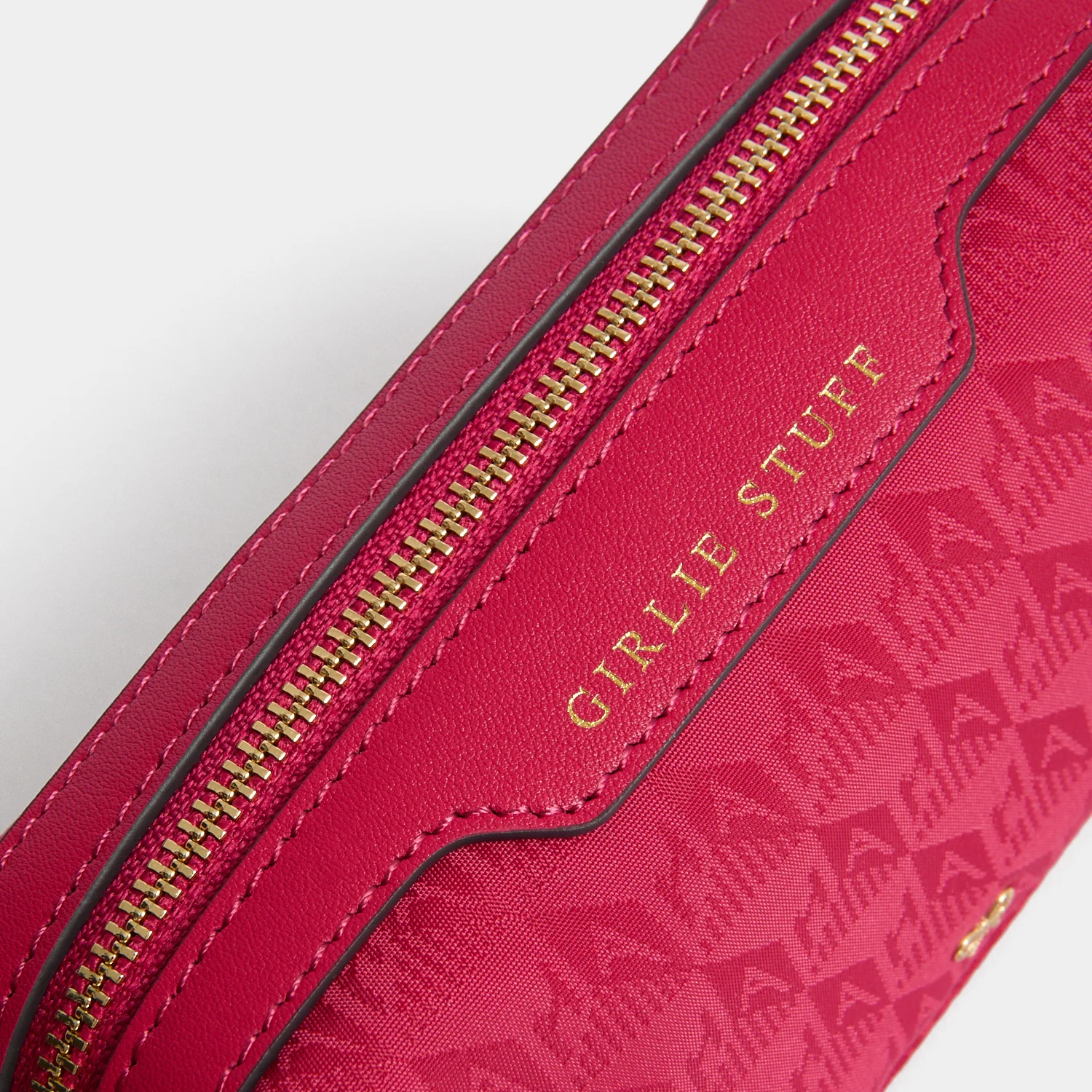 Logo Girlie Stuff Pouch - Image 4
