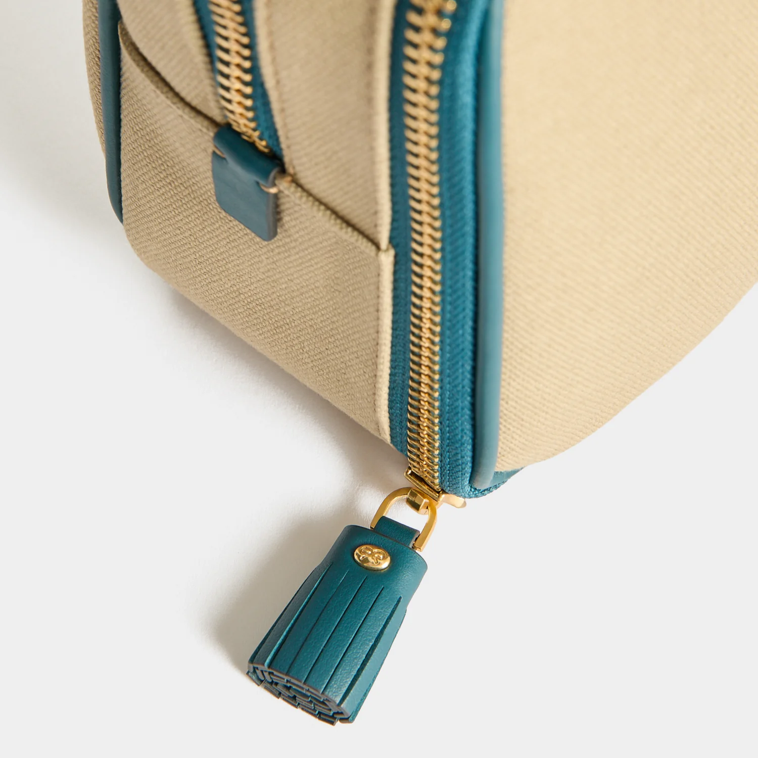 Bespoke Walton Wash Bag - Image 5